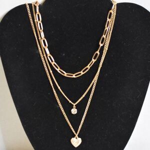 NWOT Sophisticated Multi Strand Gold Tone Link Crystal Heart/Charm 16" Necklace
